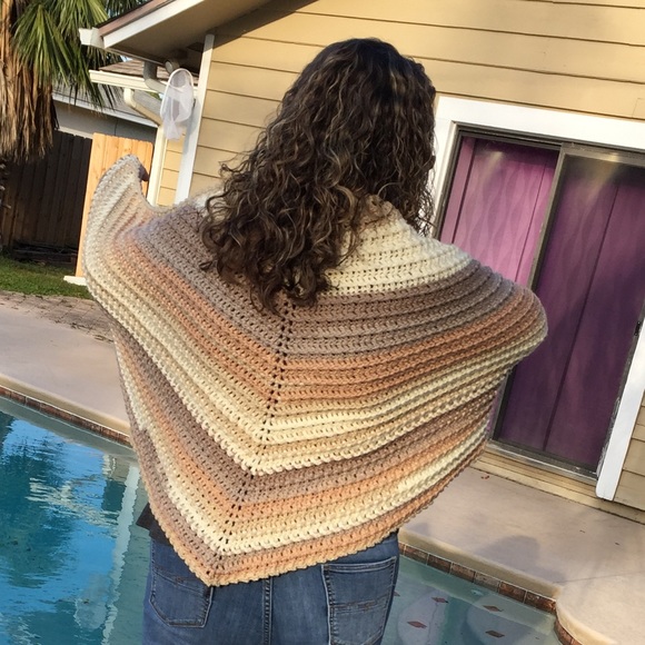 HANDMADE Crocheted Shawl. - Picture 3 of 4