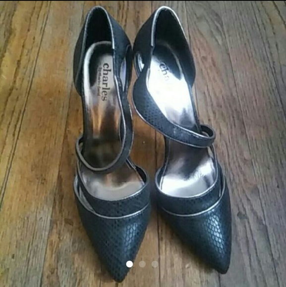 Sold.  New woman's shoes - Picture 1 of 3