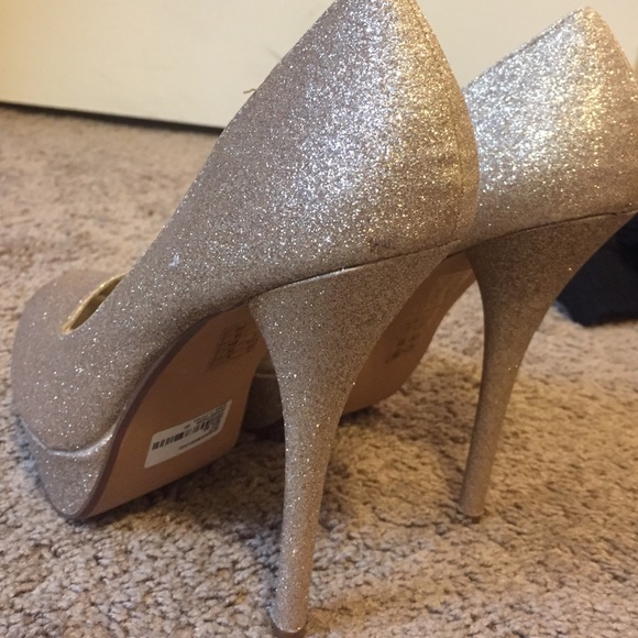 Sparkly gold heels - Picture 3 of 4