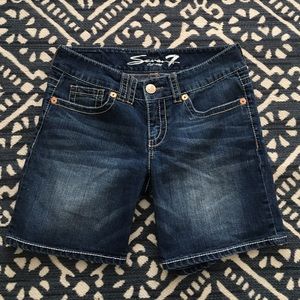Seven7 Jean Shorts. Size 10. Great condition🌸🌺