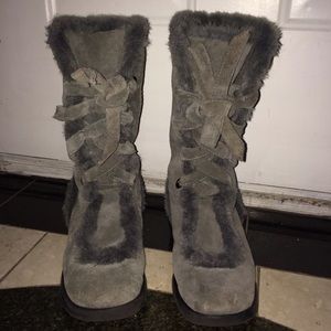 Grey boots