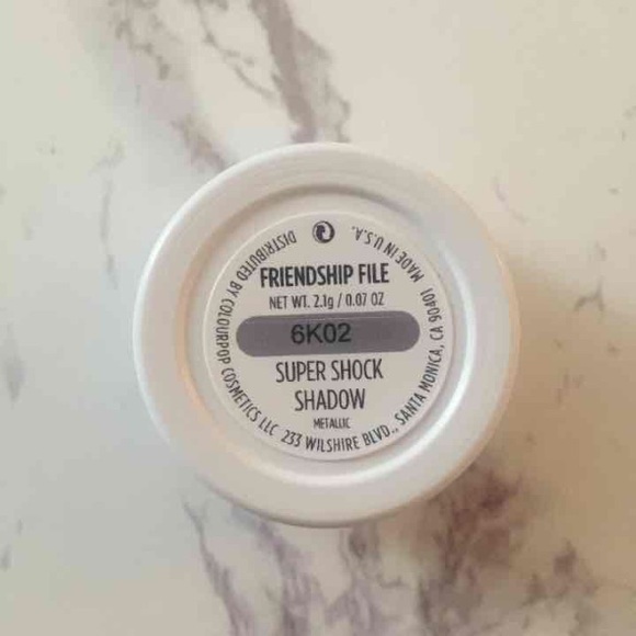 Colourpop Hello Kitty Shadow Friendship File - Picture 2 of 2