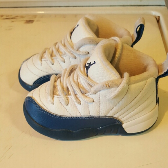 Kids retro Jordan 12's size 6C