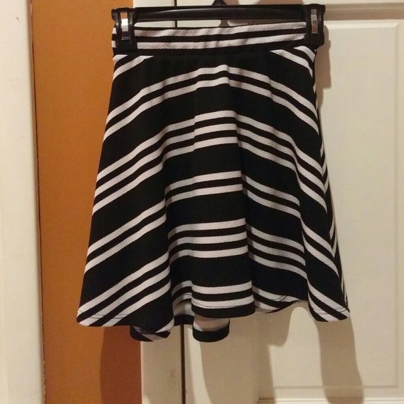 Black and White mini skirt