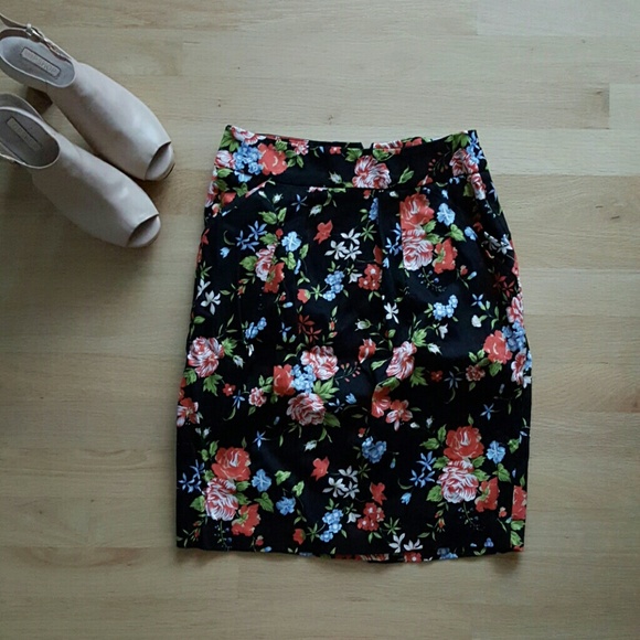 UO Floral Pencil Skirt