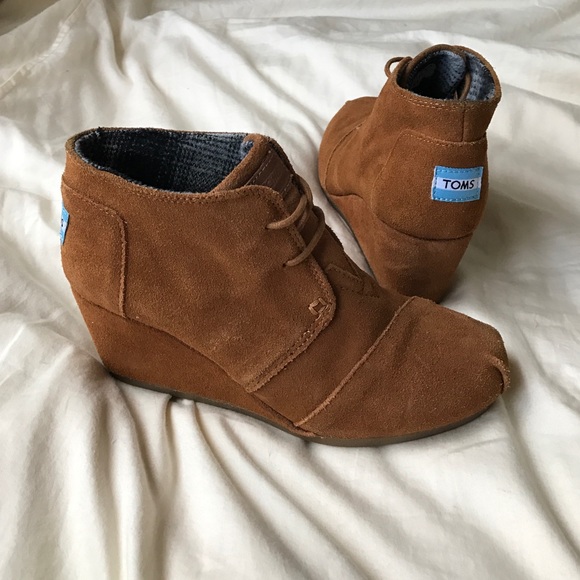 Brown suede tom booties