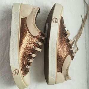 Authentic UGG brown sneakers. Size 7.5m