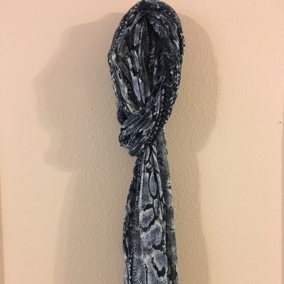Fashionable Scarf