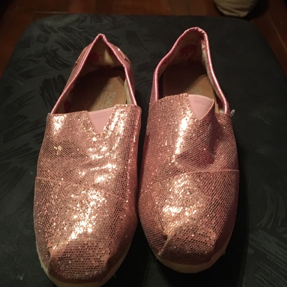 Pink sparkle toms