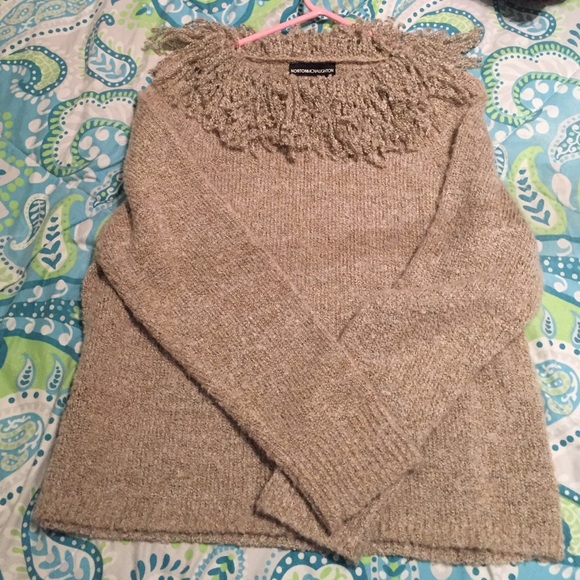 Sweater with soft frilly neck