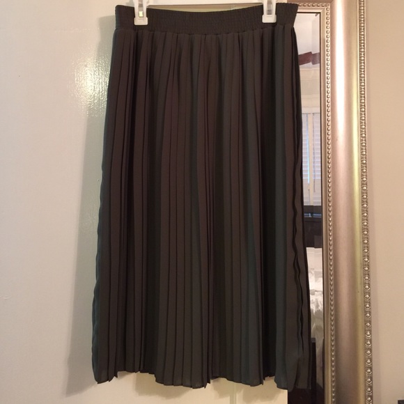 Target Green Pleated Midi Skirt Who What Wear - M