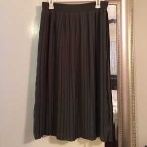 Target Green Pleated Midi Skirt Who What Wear - M