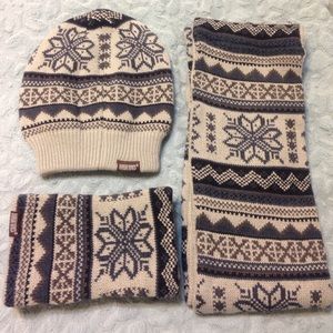 Muk Luks Reversible Scarf, Hat & Gloves