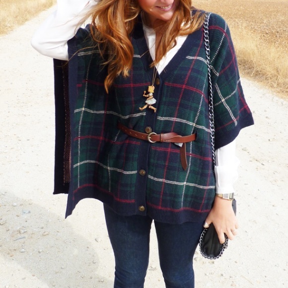 Wool cashmere poncho in British plaid