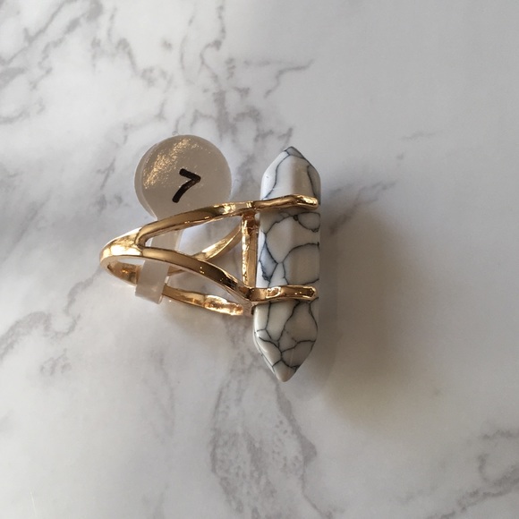 Last 1!! Marble Natural Stone Hex Gold Ring - Picture 3 of 4