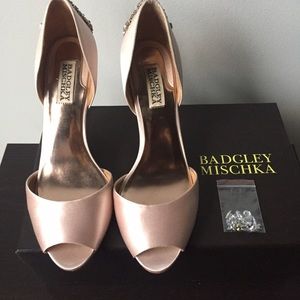 New Badgley Mischka Blush Satin Maxine Pumps