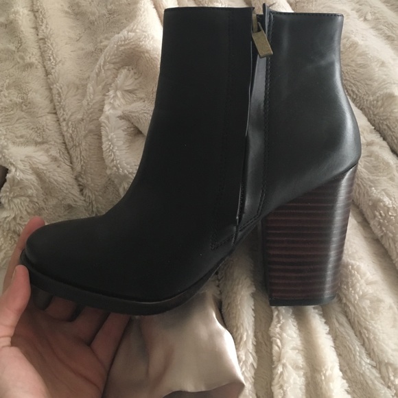 Silence + Noise black heeled booties