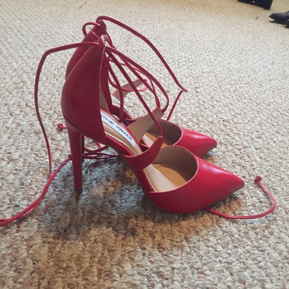 Red Pumps - image 2