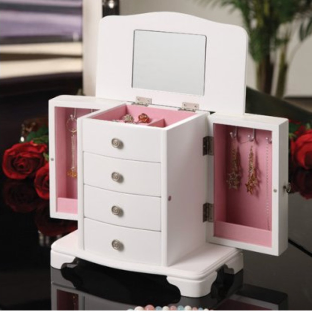 white jewelry box
