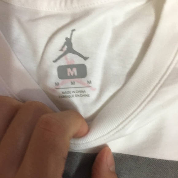 Air Jordan 1 Shirt "banned" - Picture 4 of 4