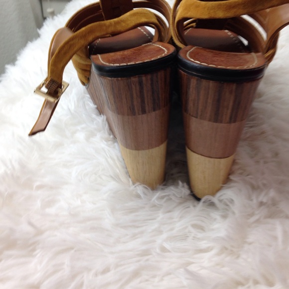 Vince Camuto Onia Wedge Sandal - Picture 4 of 4