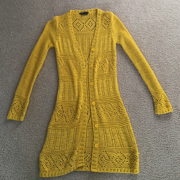 Like new! 🔹BCBG knit long sweater 🔹size small