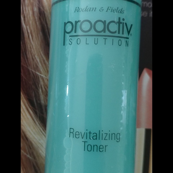 Gorgeous Revitalizing Skin Toner - Picture 2 of 3