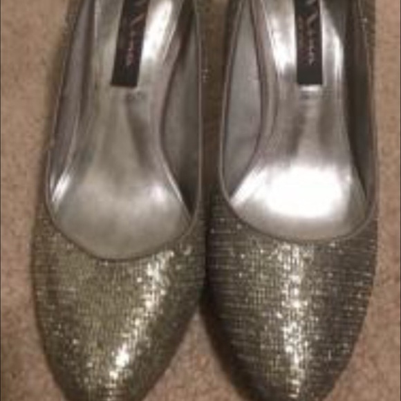 Silver heels - Picture 1 of 1