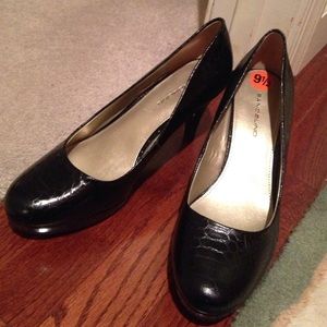 Bandolino Black Faux Snake Print Heels