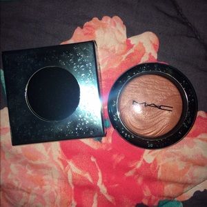Mac alluring aquatic blush in seduced at sea