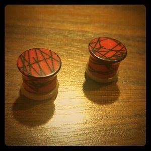 !!? Plugs ?!!