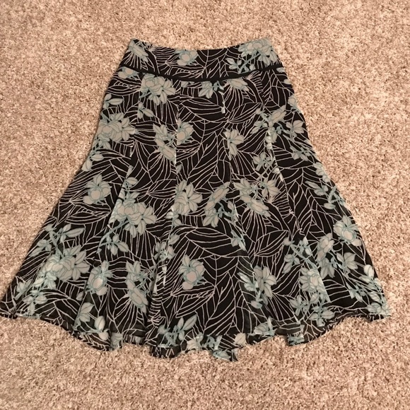 Harold's Modest Flowy Print Skirt Silk