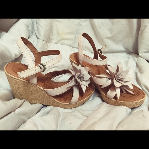 Cream/LIght pink strap wedges