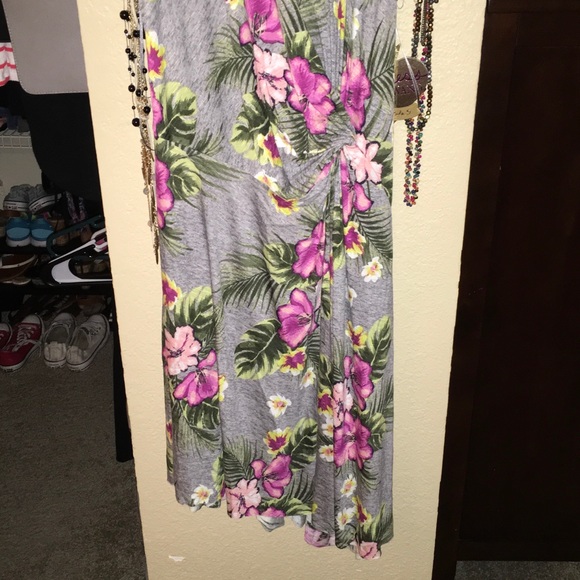 Cute sundress - Picture 2 of 4