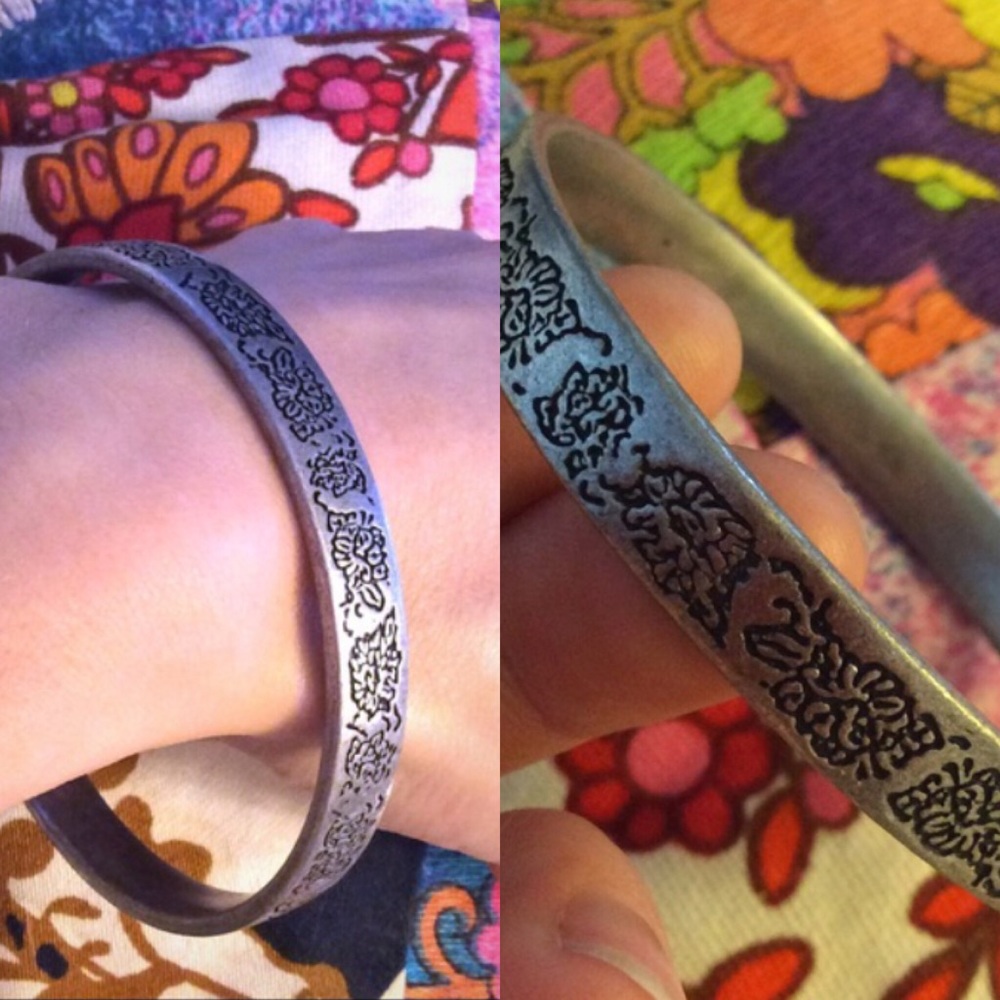 GIFTED 🛍 Etched bangle - Picture 2 of 5