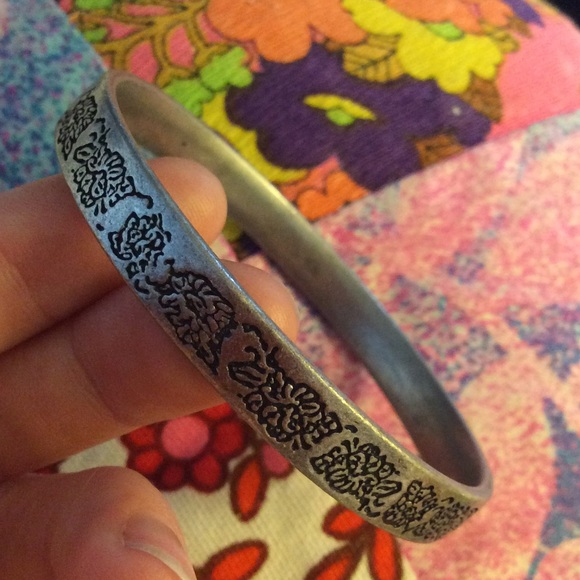 GIFTED 🛍 Etched bangle - Picture 4 of 5