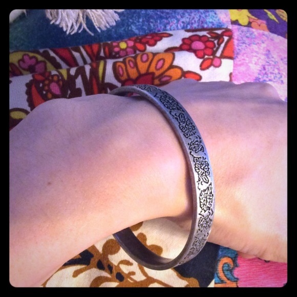 Anthropologie Jewelry - GIFTED 🛍 Etched bangle