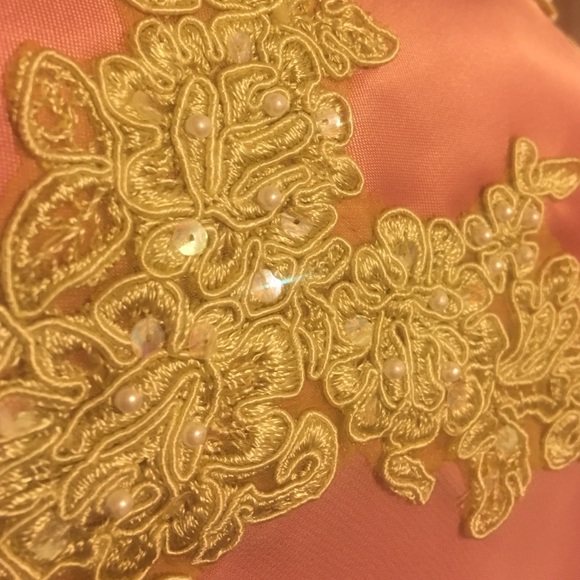 Formal satin dress with lace detail - Picture 4 of 4
