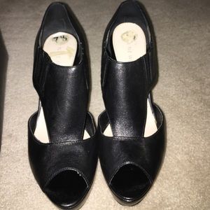 Black peep toe heel