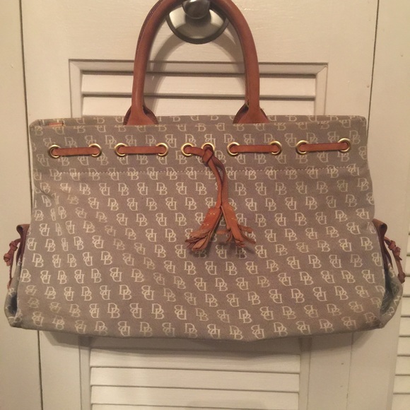 Dooney and Bourke tote bag. Gently used.