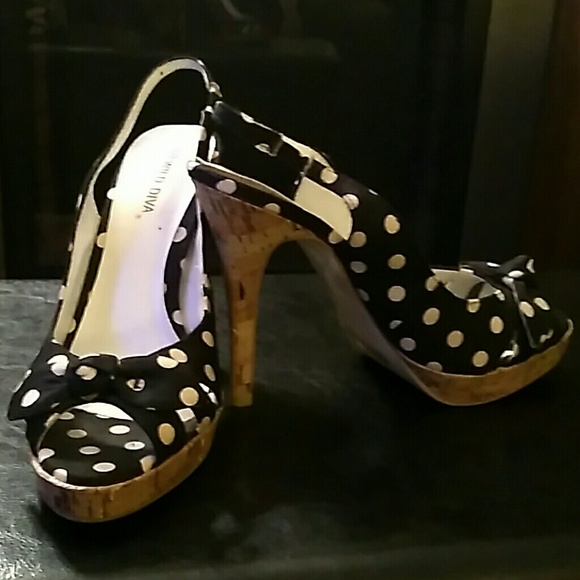 Polka dot sling back