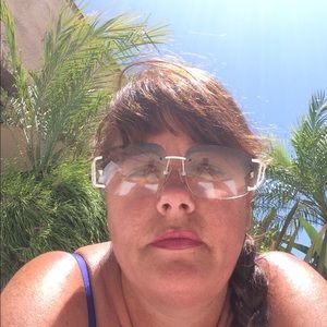 Meet your Posher, Brenda