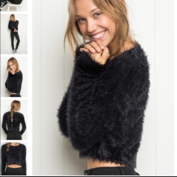 Brandy Melville Sweaters - Brandy Melville black fuzzy cropped sweater