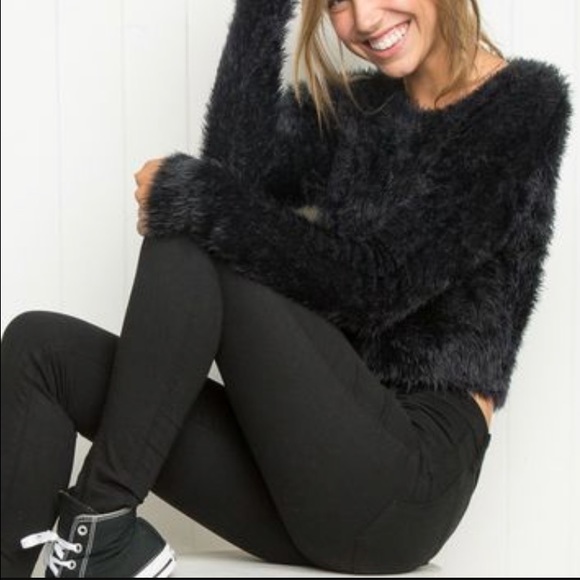 ✨NWT✨ Brandy Melville black fuzzy cropped sweater