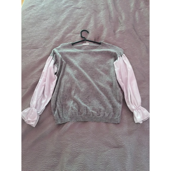 Cute sweater mixed top