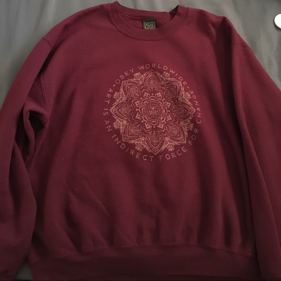 maroon crew neck sweater