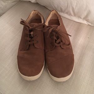 TOMS cognac sneaker with fur - size 9