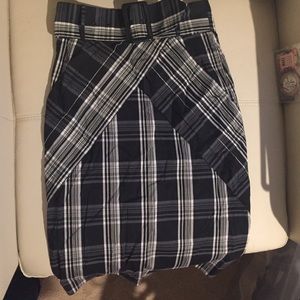 Bebe black n white pencil skirt size 0