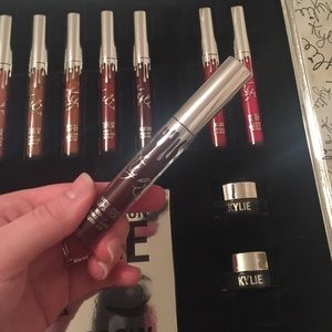 Vixen Kylie Holiday Edition! 🎁