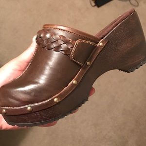 NWT CLOGS